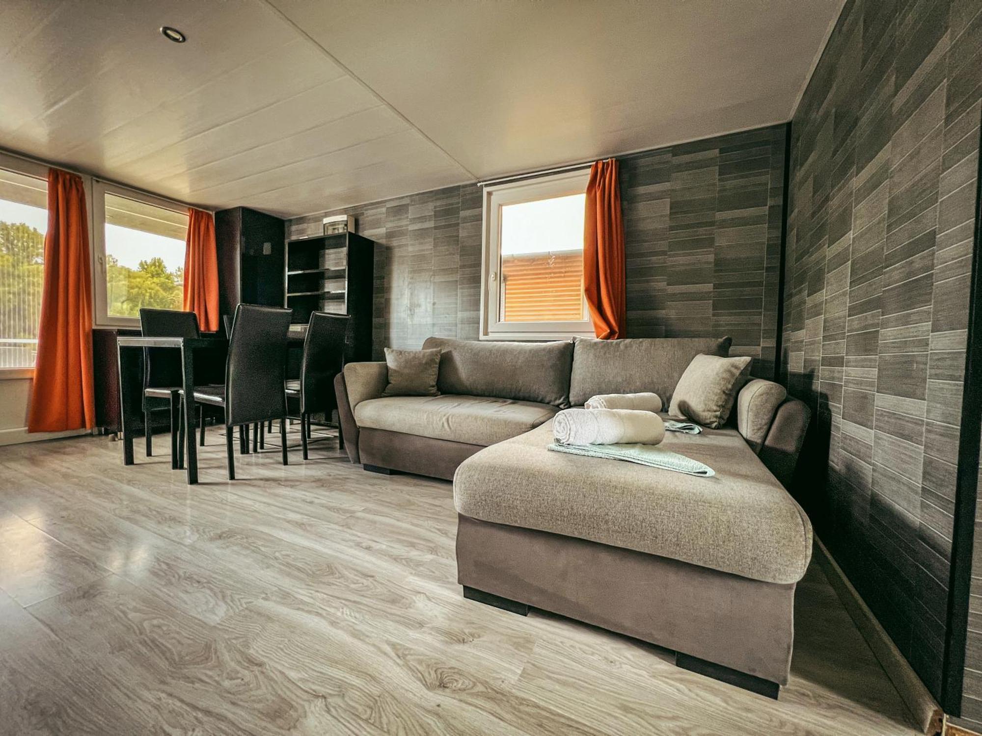 Lakohajo, Uszohaz - Tisza-To Hotel Tiszafured Luaran gambar